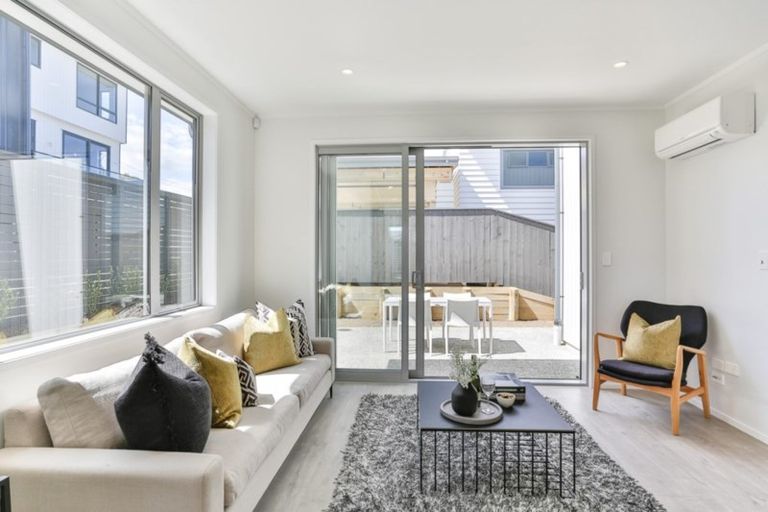 Photo of property in 10a Lyndhurst Road, Tawa, Wellington, 5028