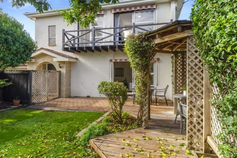 Photo of property in 1/4 Frater Avenue, Milford, Auckland, 0620