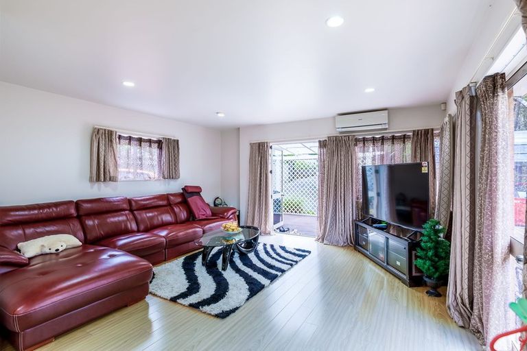 Photo of property in 7 Wattle Street, New Lynn, Auckland, 0600