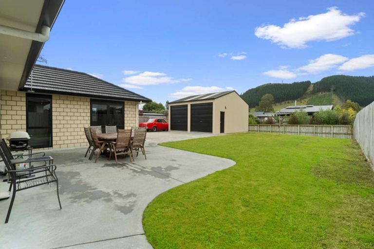 Photo of property in 14 Oakland Place, Ngongotaha, Rotorua, 3010