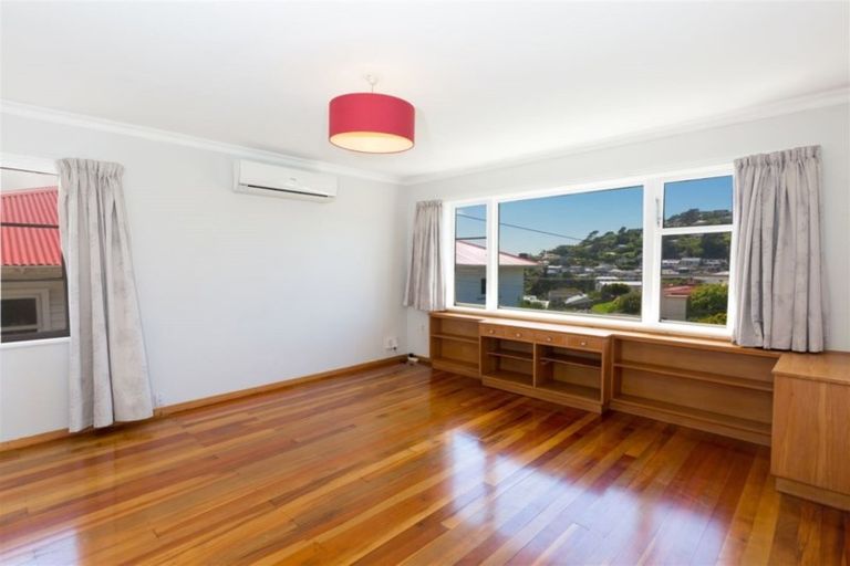 Photo of property in 6 Pollen Street, Johnsonville, Wellington, 6037