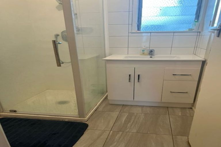 Photo of property in 1/115 Mcleod Road, Te Atatu South, Auckland, 0610