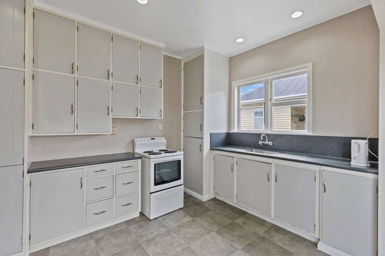 Photo of property in 23 Savage Crescent, West End, Palmerston North, 4412