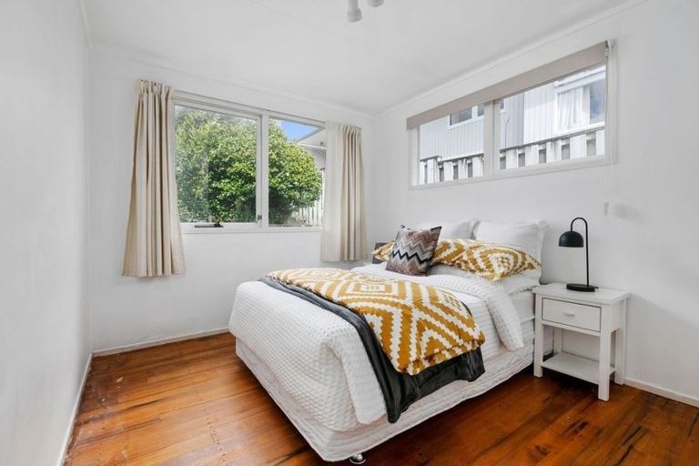 Photo of property in 12 Nor'east Drive, Northcross, Auckland, 0632