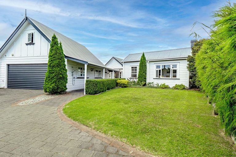 Photo of property in 38 Waiwaka Terrace, Strandon, New Plymouth, 4312