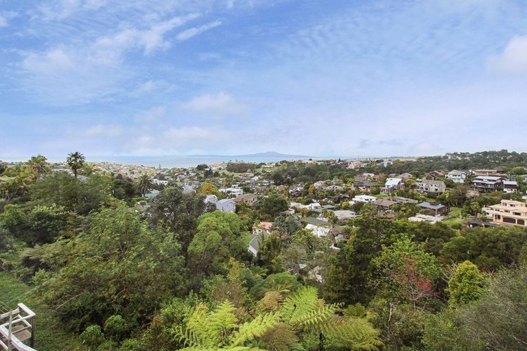 Photo of property in 164 Browns Bay Road, Murrays Bay, Auckland, 0630