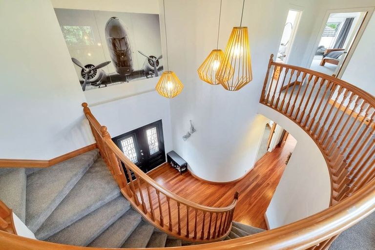 Photo of property in 16 Commodore Parry Road, Castor Bay, Auckland, 0620