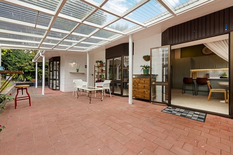 Photo of property in 2/84 West Coast Road, Glen Eden, Auckland, 0602