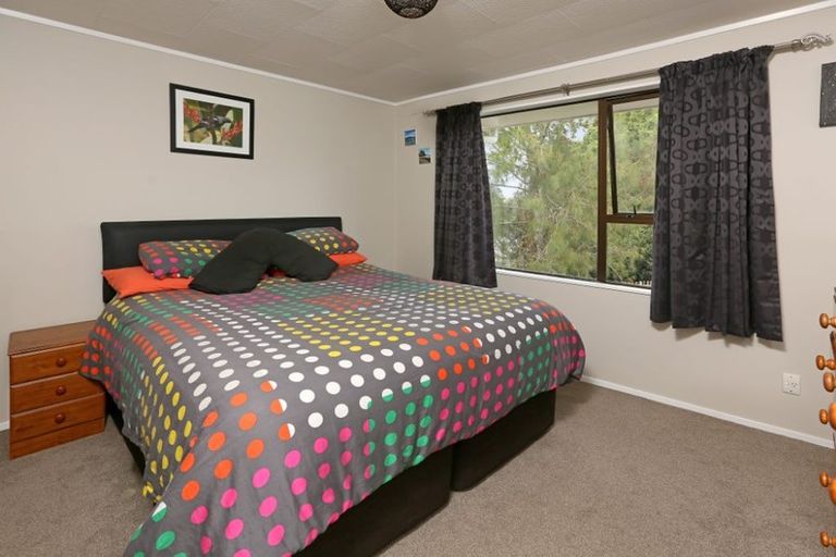Photo of property in 5 Hueglow Rise, West Harbour, Auckland, 0618