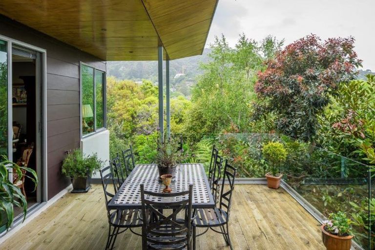 Photo of property in 19 Dillon Street, Lowry Bay, Lower Hutt, 5013