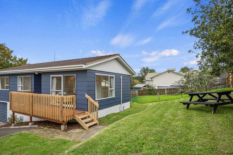 Photo of property in 2/131 Lynn Road, Bayview, Auckland, 0629