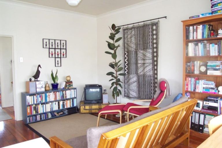 Photo of property in 28 Roxburgh Street, Mount Victoria, Wellington, 6011