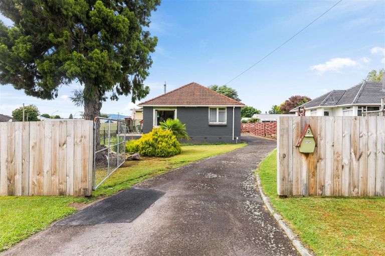 Photo of property in 2 Island View Road, Western Heights, Rotorua, 3015