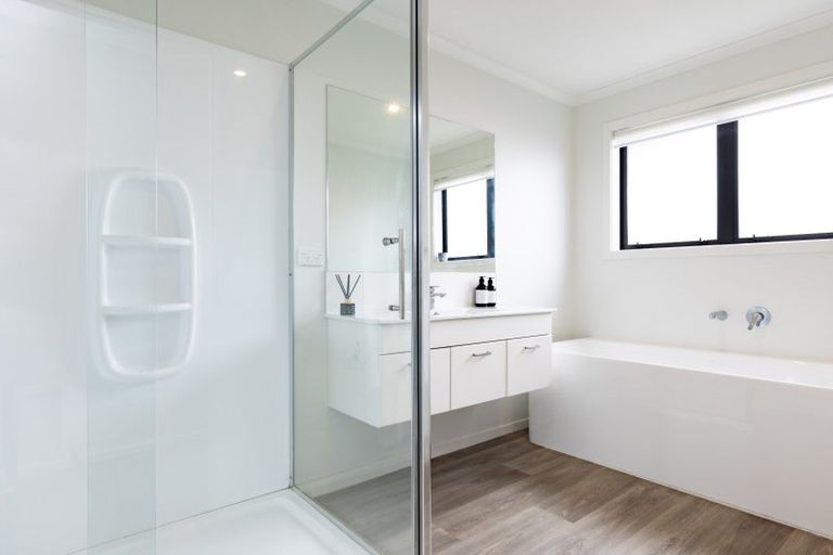 Photo of property in 35 Plescher Crescent, Leamington, Cambridge, 3432