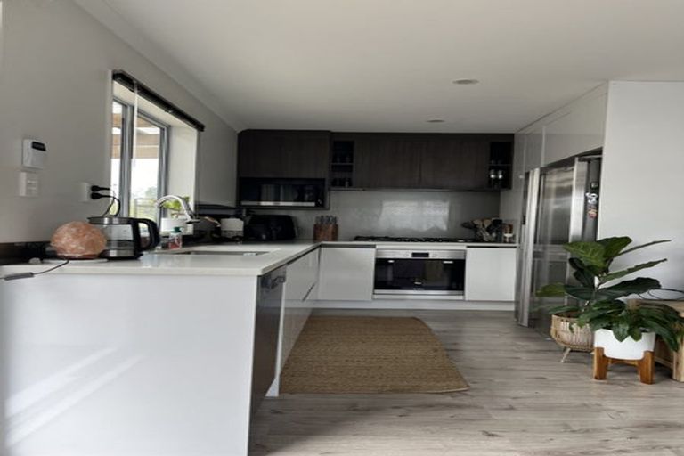 Photo of property in 8 Advene Road, Cockle Bay, Auckland, 2014