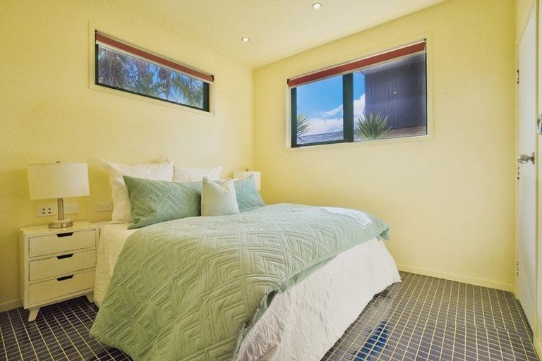 Photo of property in 5 Roseneath Place, Birkdale, Auckland, 0626