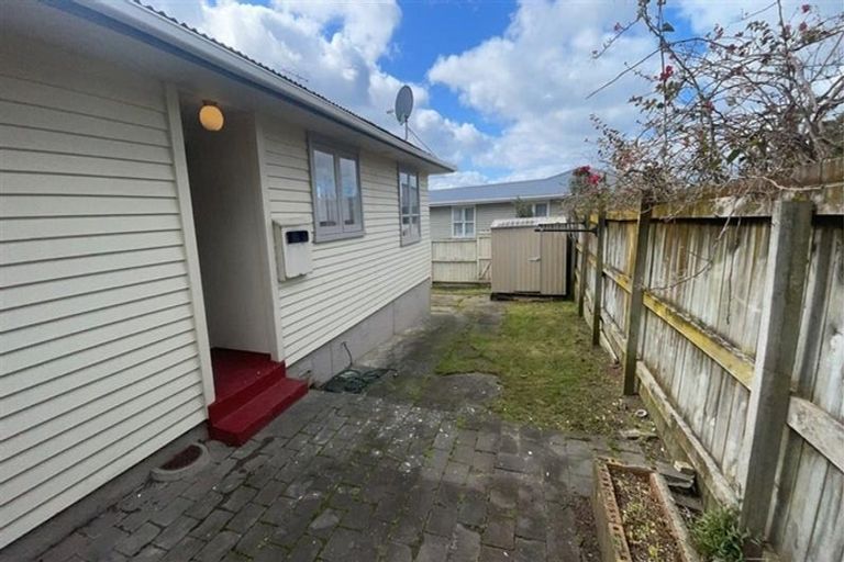 Photo of property in 39 Vera Road, Te Atatu South, Auckland, 0610