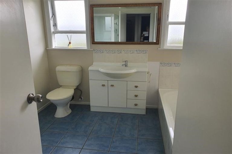 Photo of property in 91 Stottholm Road, Titirangi, Auckland, 0604