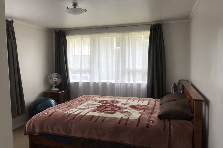 Photo of property in 11a Bamboo Grove, Kelston, Auckland, 0602