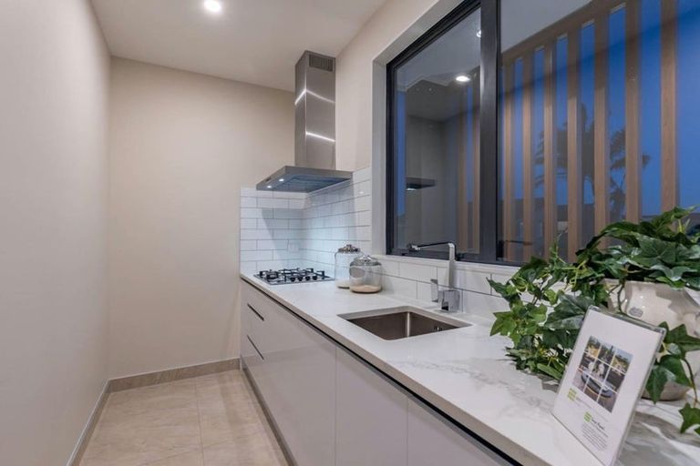 Photo of property in 4a The Parade, Bucklands Beach, Auckland, 2012