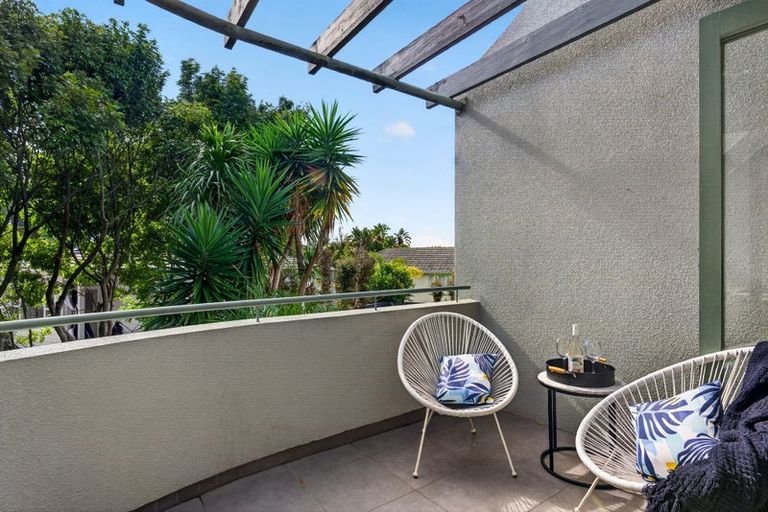 Photo of property in 5/1 Hillcrest Avenue, Hillcrest, Auckland, 0627