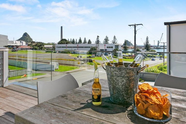 Photo of property in 11 Bayly Road, Moturoa, New Plymouth, 4310