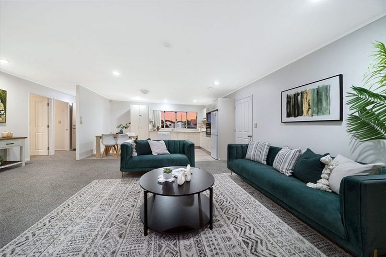 Photo of property in 8 Lockington Avenue, Henderson, Auckland, 0612