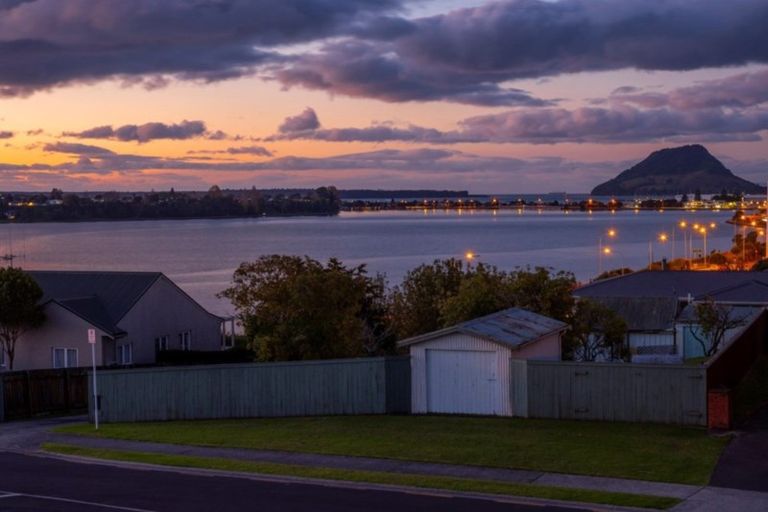 Photo of property in 1 Edgecumbe Road, Tauranga, 3110