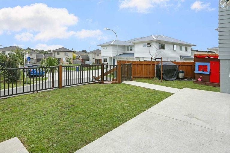 Photo of property in 27 Apple Orchard Way, Sunnyvale, Auckland, 0612