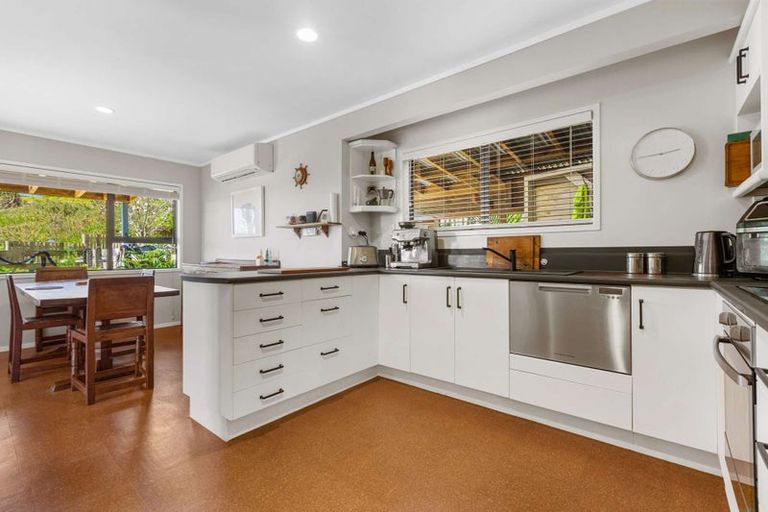 Photo of property in 44 Stratford Drive, Cable Bay, 0420