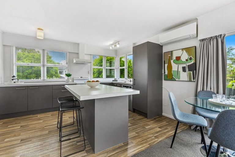 Photo of property in 2/111 Hobsonville Road, West Harbour, Auckland, 0618