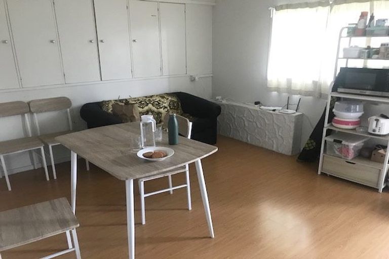 Photo of property in 1/23 Woodcote Drive, Glenfield, Auckland, 0629