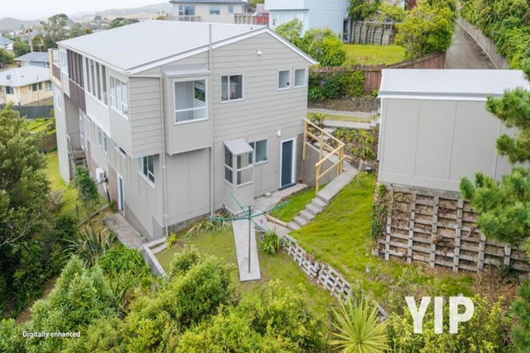 Photo of property in 29a Chetwode Grove, Newlands, Wellington, 6037