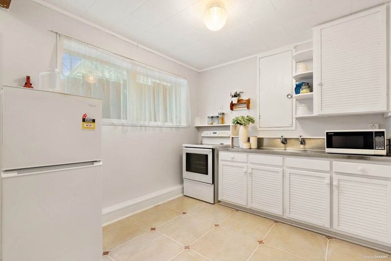 Photo of property in 33a Andrew Road, Howick, Auckland, 2010