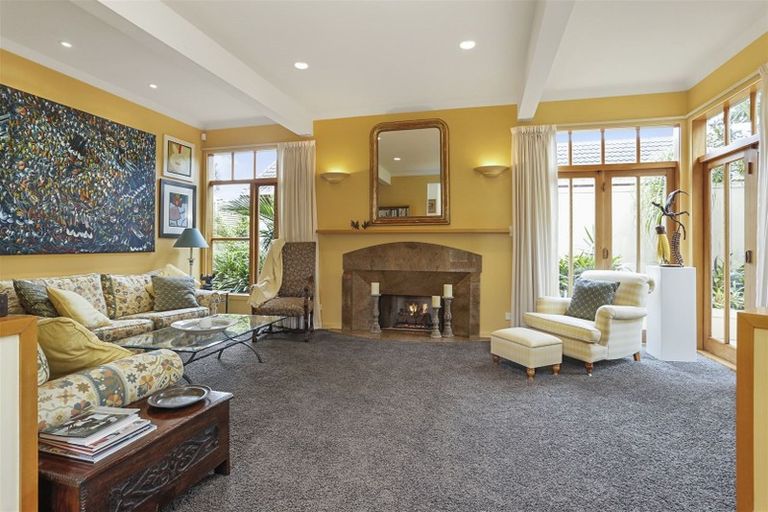 Photo of property in 2/15 Sylvan Park Avenue, Milford, Auckland, 0620