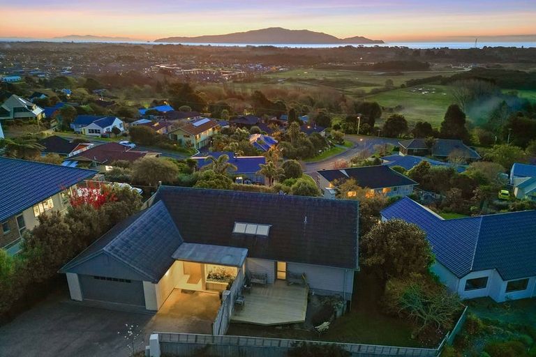 Photo of property in 7 Matata Place, Waikanae, 5036