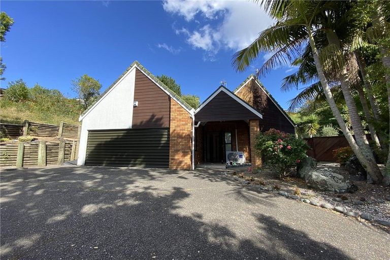 Photo of property in 2 Stitchbird Close, Murrays Bay, Auckland, 0630