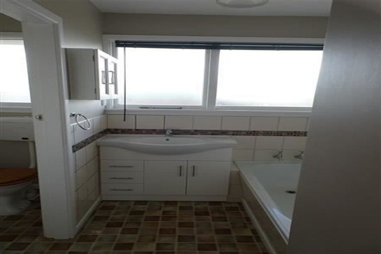 Photo of property in 15 Dunluce Place, Hornby, Christchurch, 8042