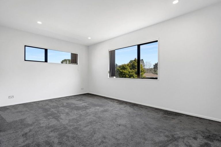 Photo of property in 18a Riverpark Crescent, Henderson, Auckland, 0610