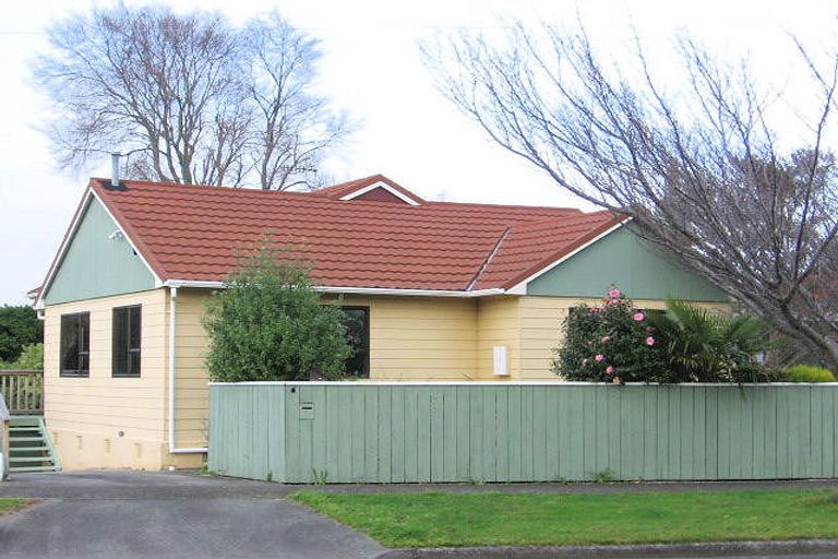 Photo of property in 24 East Street, Terrace End, Palmerston North, 4410