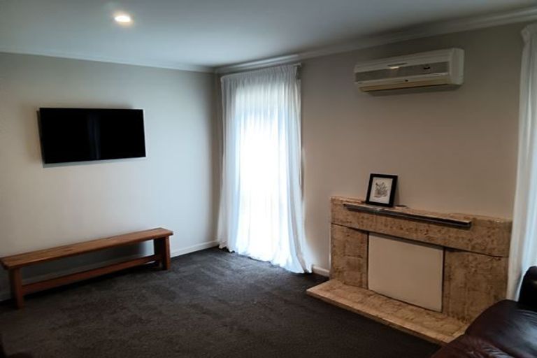 Photo of property in 16 Craven Street, Sockburn, Christchurch, 8042