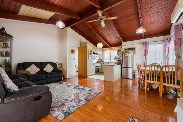 Photo of property in 1/255 Swanson Road, Henderson, Auckland, 0610