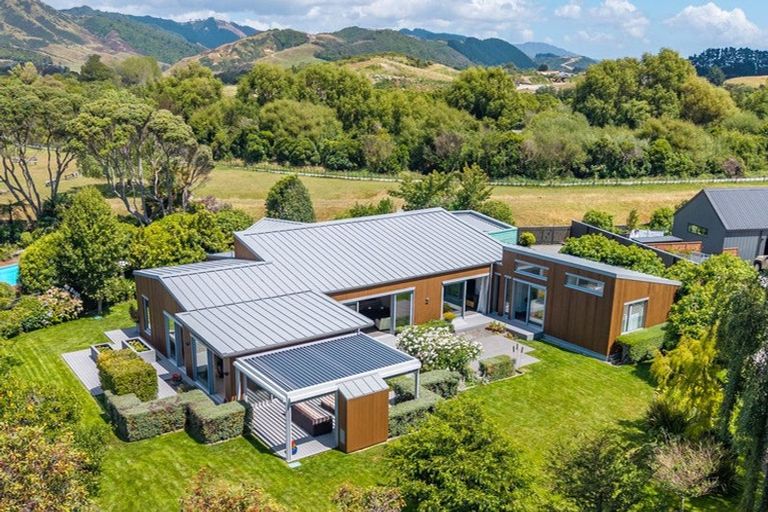 Photo of property in 3 Bressay Way, Waikanae, 5036