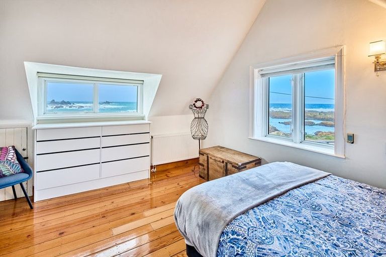 Photo of property in 336 The Esplanade, Island Bay, Wellington, 6023