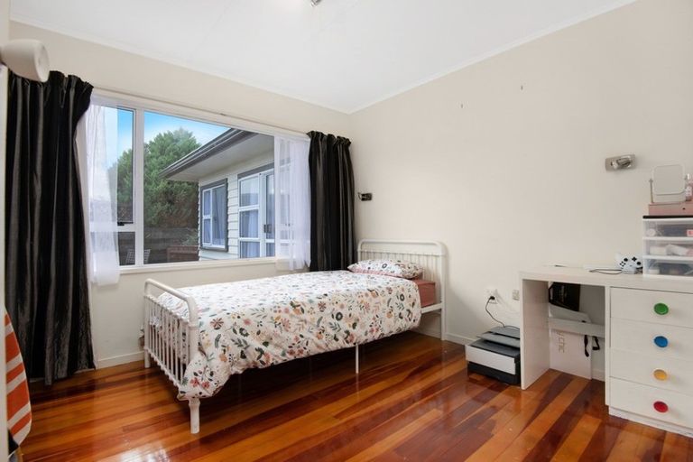 Photo of property in 42 Abraham Crescent, Milson, Palmerston North, 4414