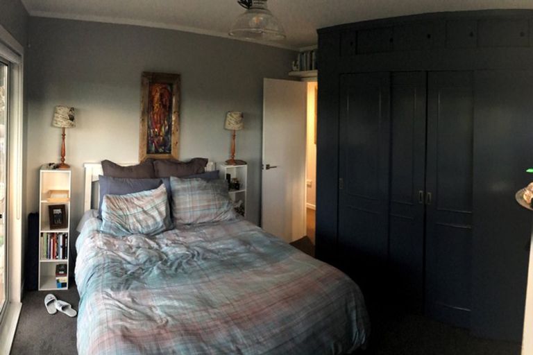 Photo of property in 40 Tamahere Drive, Glenfield, Auckland, 0629