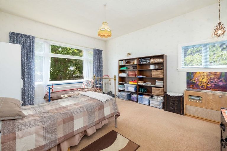 Photo of property in 114 Aikmans Road, Merivale, Christchurch, 8014
