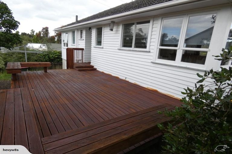 Photo of property in 1/128 Triangle Road, Massey, Auckland, 0614