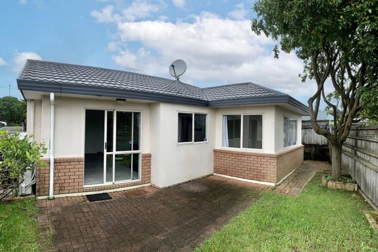 Photo of property in 10/520 Don Buck Road, Westgate, Auckland, 0614