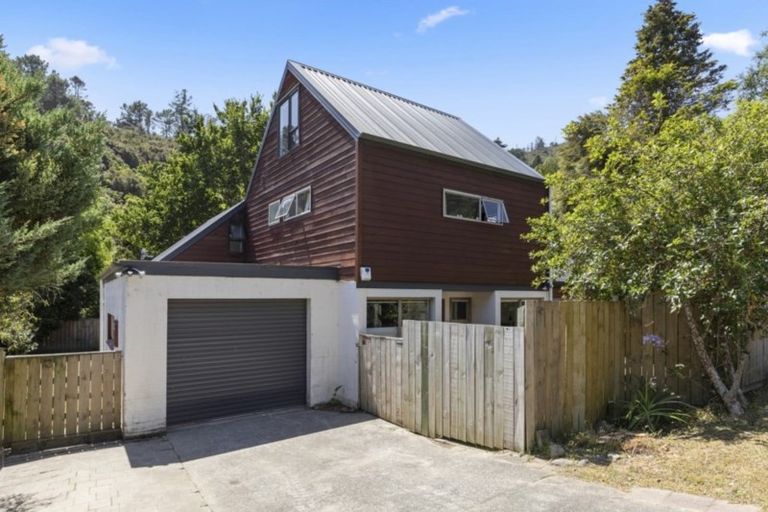Photo of property in 105 Kamahi Street, Stokes Valley, Lower Hutt, 5019